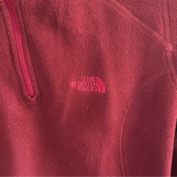 The North Face 1/4 zip - Picture 3 of 8